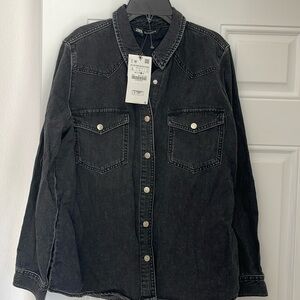 Women’s ZARA snap up black shirt